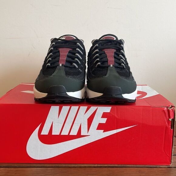 Nike Air Max 95 Essential Anthracite Team Red Men6/Women 7.5(DQ3982-001)MSRP$175 - Picture 4 of 14